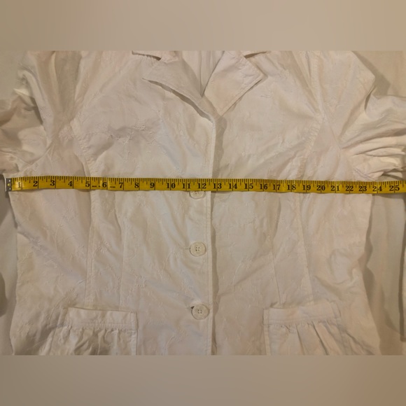 i.e. relaxed, vintage white eyelet blazer, beautiful & so easy to wear! 2X - Picture 4 of 16